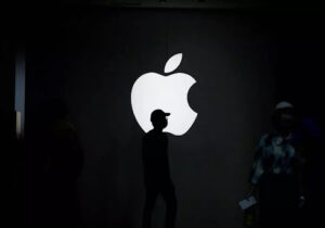 2024-04-11T040152Z_1484380854_RC2643AKFEBY_RTRMADP_3_VIETNAM-CLIMATE-APPLE