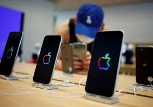 انخفاض مبيعات «آيفون» في الصين 24% مع تصاعد شعبية «هواوي»