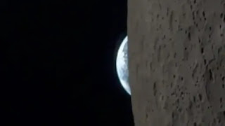 بعدسة هاتفه.. رائد فضاء يوثق “غروب الأرض” خلال مهمة “أرتميس2”