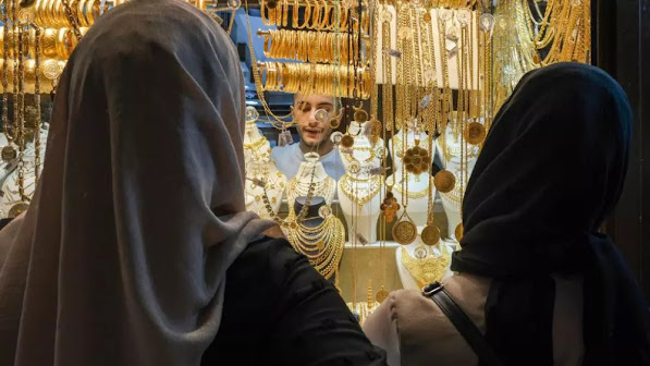 أسعار الذهب ترتفع بشكل غير مسبوق عالميًا .. كم بلغ سعر الأونصة؟