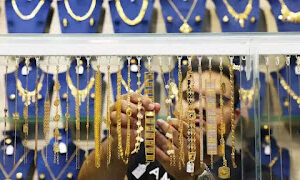 بفعل صعود الدولار.. الذهب يواصل تراجعه إلى أدنى مستوى في أسبوع